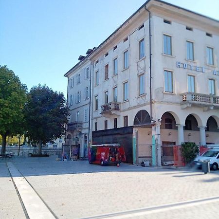 Apartmán Palazzo Clerici Luino Exteriér fotografie